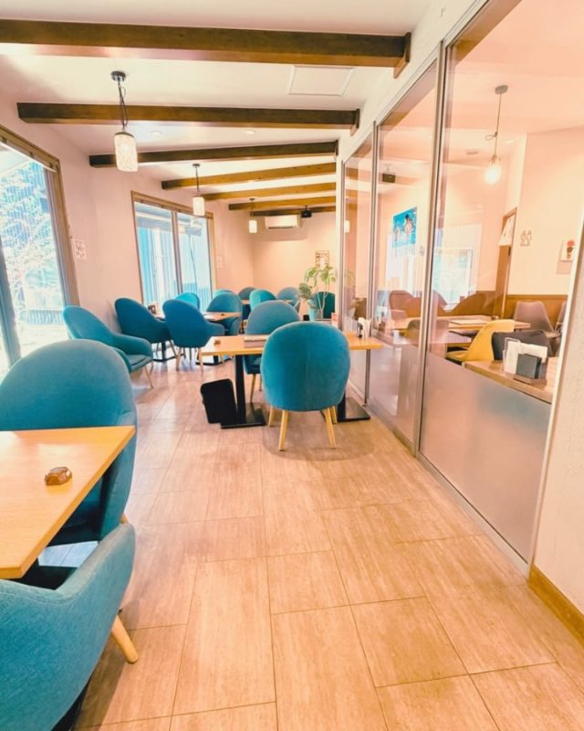 毎度ご利用頂き誠に有難う御座います。
米屋が営むおむすび食べ比べのレストラン
FUKUCAFE鳥栖店です！

お席のご予約は、ひと月前から
FUKUCAFE鳥栖店のみ　お受け致します。
毎日　5組限定、open時刻のみの
ご予約ではございますが
少しでも　スムーズにご案内できればと
思っております

尚　従来より　ご案内しております１０時３０分くらいからの機械による整理券の発行は、
オープンまでの行列を回避する為　継続しております

詳しくは、FUKUCAFE鳥栖店スタッフまで
お問い合わせ下さい

FUKUCAFE鳥栖店の隣りにある
お米の問屋　ふく福米店と
FUKUCAFE福岡香椎浜店の１階
ふく福米香椎浜店では
お客様へ感謝の意を込めて
この夏　お米を大安売り！
全国のいろんな　人気ブランドのお米　約２０種類を今期最後の特別価格にて販売を行っております！
この機会に是非　お店にお越し下さい

FUKUCAFEでは全国各地のお米20種の中から
毎日4種をチョイスして
おにぎりで食べ比べを楽しんでいただけます。
おむすびやお漬物のおかわり無料‼️ですょ
是非　お越し下さい♪

#FUKU_CAFE
でのお店の投稿お待ちしてます。
#おむすび#福岡グルメ#お米#久留米ランチ
ランチ
住所：佐賀県鳥栖市江島町3066
電話：0942-81-1444
定休日：金曜日
営業時間：平日11:30～15:30 （LO.14:30）
※土、日、祝日のみ11時open

江島町 3066, Tosu, Saga
@ fukfukumai.pro
@ fuku_cafe
